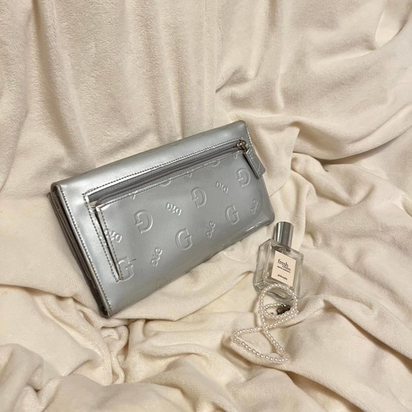 deadstock silver guess wallet - Picture 4 of 4